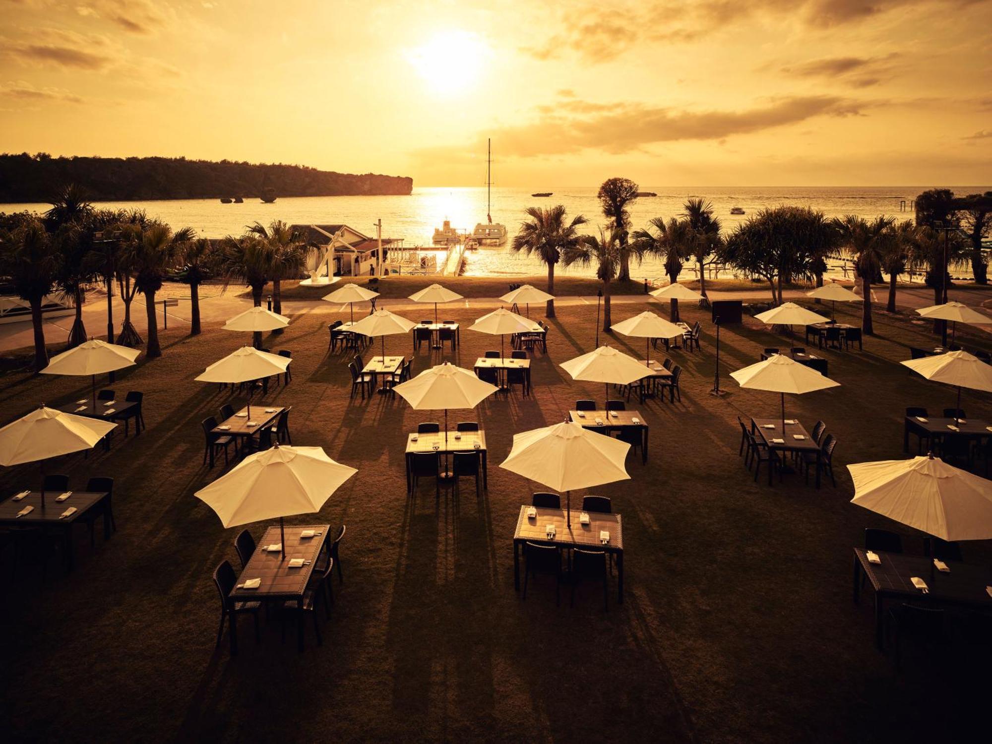 Ana Intercontinental Manza Beach Resort, An Ihg Hotel Onna Exterior foto